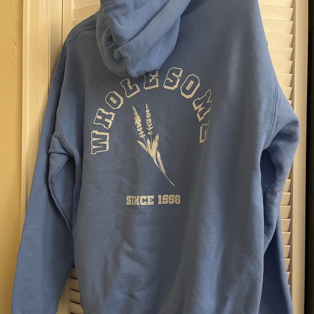 Hoodie and T-shirt bundle, size Medium - Picture 3 of 5